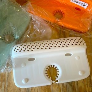 Faucet Splash-Proof Draining
Rack provides all the room for you